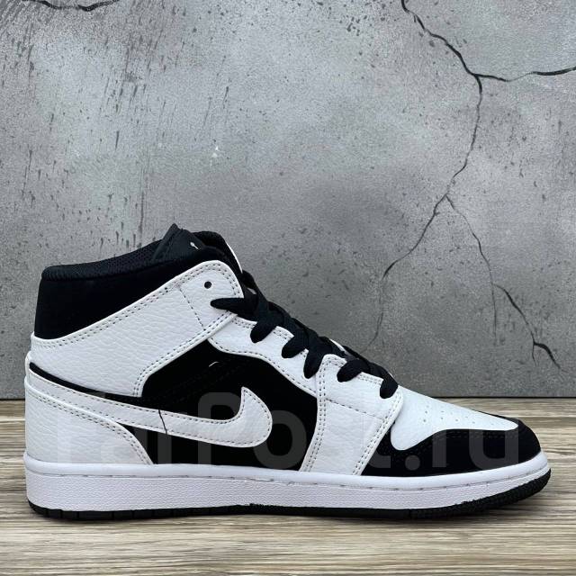 jordan 1 mid tuxedo
