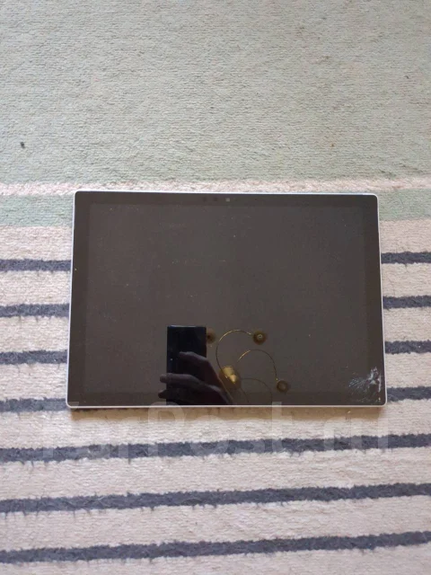 Microsoft. 12.3", ��� 8 ��, ���� 128���, WiFi: 1, Bluetooth: 1, ����������� �� 10��. ����