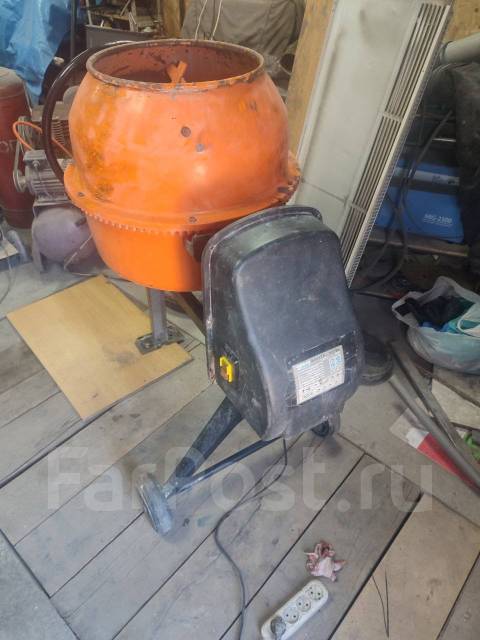 Продаю бетономешалку, б/у, в наличии. Цена: 10 000₽ во Владивостоке