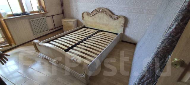 Кровать двуспальная 160на 200, б/у, в наличии. Цена: 10 000₽ во ...