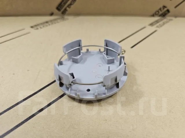Заглушка колесного диска Toyota Rav4 4260348140 40 купить в Москве по ...