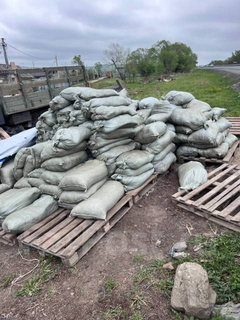 Продам навоз, б/у, в наличии. Цена: 1₽ во Владивостоке