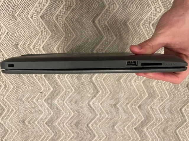 HP 255 G7. 15.6", 3,7����, ��� 8 ��, ���� 256���, ����������� �� 12��. ����
