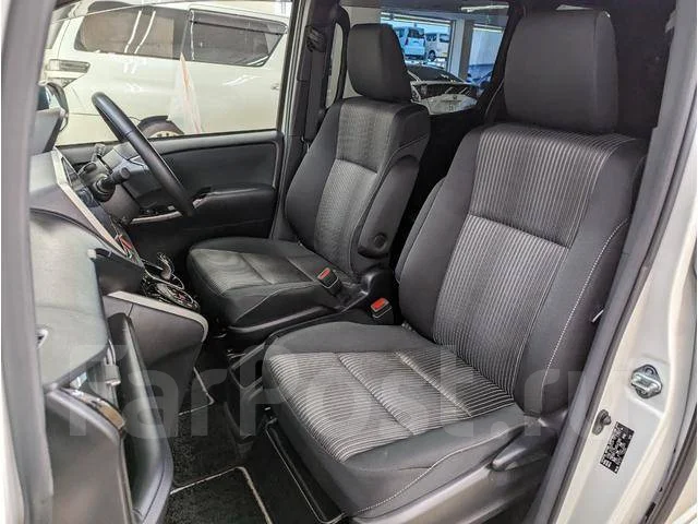 Toyota Voxy. ��������, 4wd, 1.8, ������, 20����. ��, �/�. ��� ����� �� ������������ ����