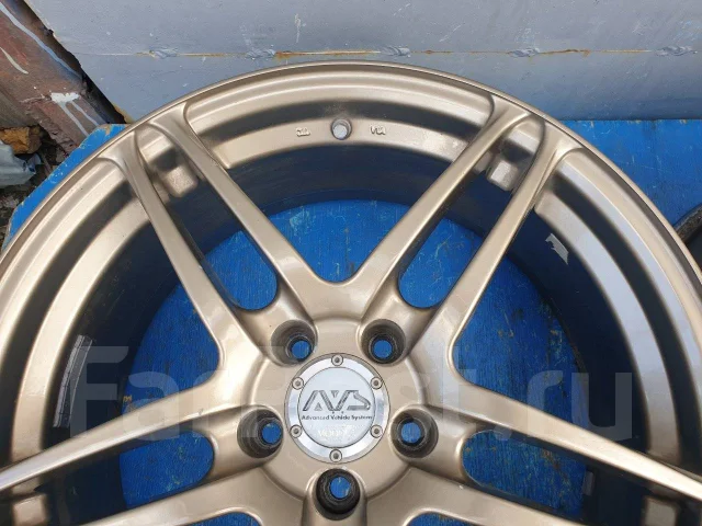AVS Model 5. 7.0x17", 5x100, ET35 ����