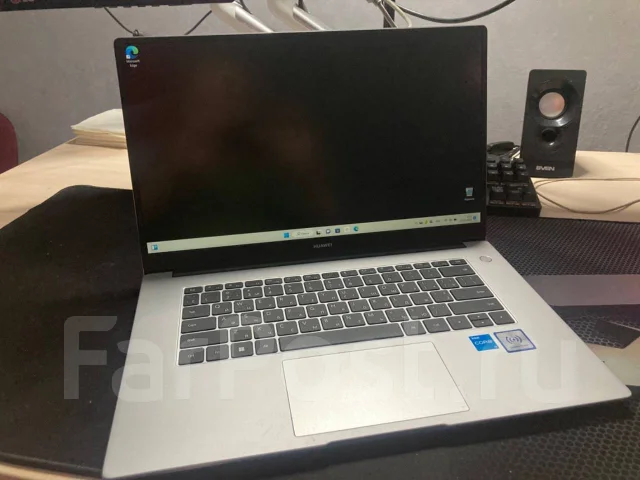 Huawei MateBook D 15. 15.6", 4,1����, ��� 8 ��, ���� 256���, WiFi: 1, Bluetooth: 1, ����������� �� 12��. ����