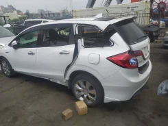 Honda Jade. FR4 ����