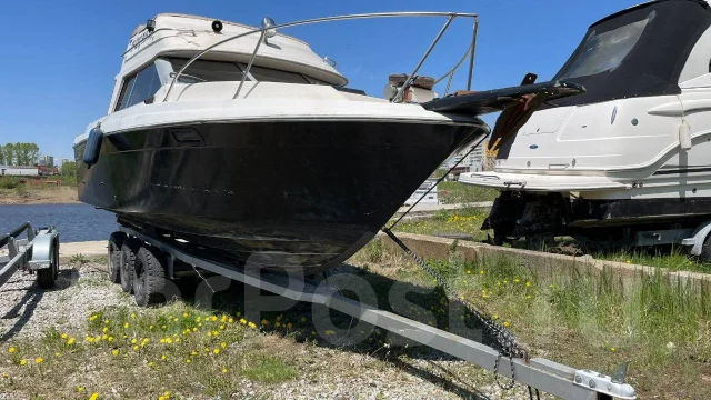 Bayliner. ����� 8,2��., ��������� ���������, 225��.�., ������ ����
