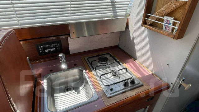 Bayliner. ����� 8,2��., ��������� ���������, 225��.�., ������ ����
