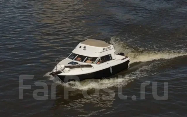 Bayliner. ����� 8,2��., ��������� ���������, 225��.�., ������ ����