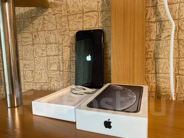 Apple iPhone Xr. �/�, 64 ��, ������, 4G LTE, NFC ����