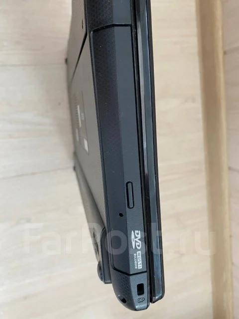 Asus X55U. 15.4", 130����, ��� 8 ��, ���� 120���, WiFi: 1, Bluetooth: 1, ����������� �� 2��. ����
