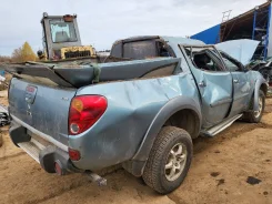 Mitsubishi L200 ����