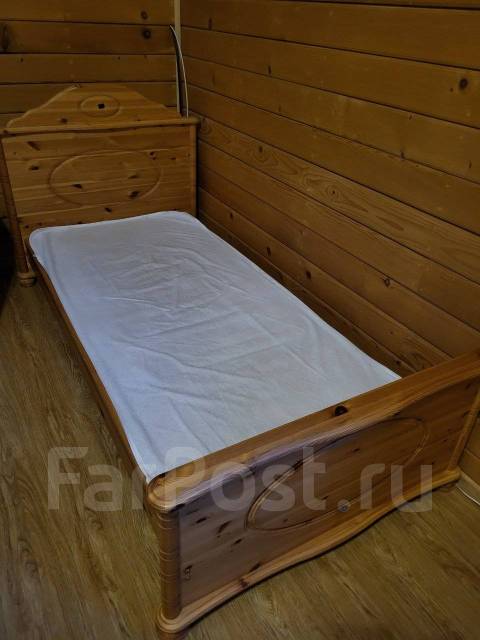 Кровать односпальная с матрасом, массив дерева, б/у, в наличии. Цена ...