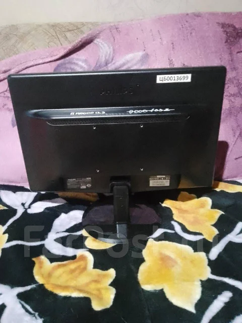 Philips. 17" ����