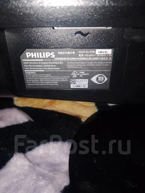 Philips. 17" ����