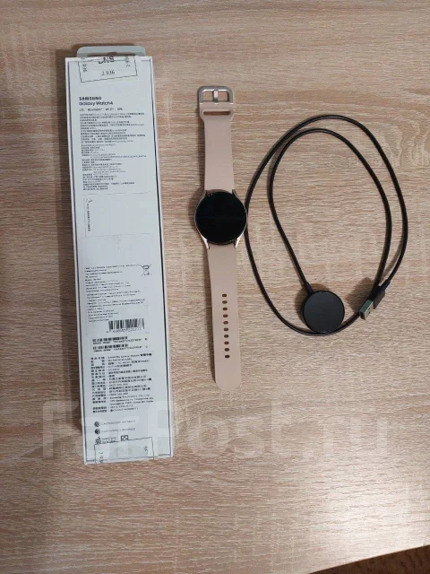 Samsung Galaxy Watch4 ����