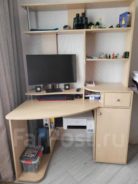 Продам компьютерный стол, б/у, в наличии. Цена: 2 000₽ во Владивостоке