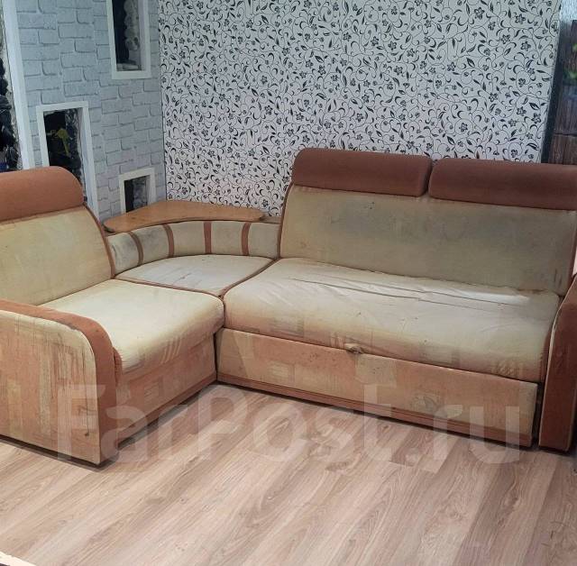 Диваны-кровати угловые, б/у, в наличии. Цена: 2 000₽ в Находке