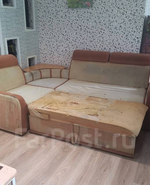 Диваны-кровати угловые, б/у, в наличии. Цена: 2 000₽ в Находке