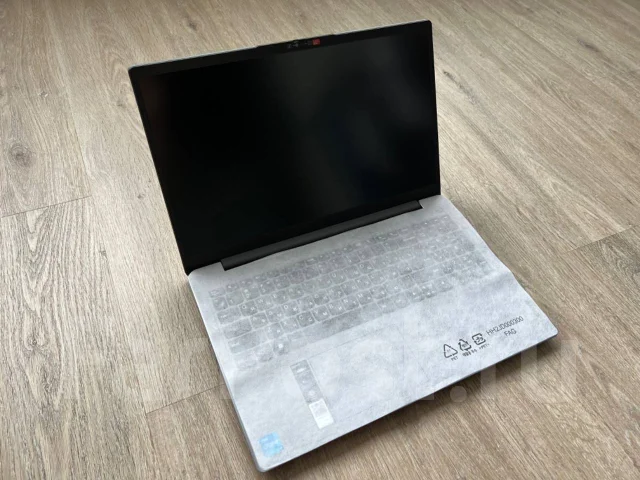 Lenovo IdeaPad 3. 15.6", 1,2����, ��� 8 ��, ���� 512���, WiFi: 1, Bluetooth: 1 ����