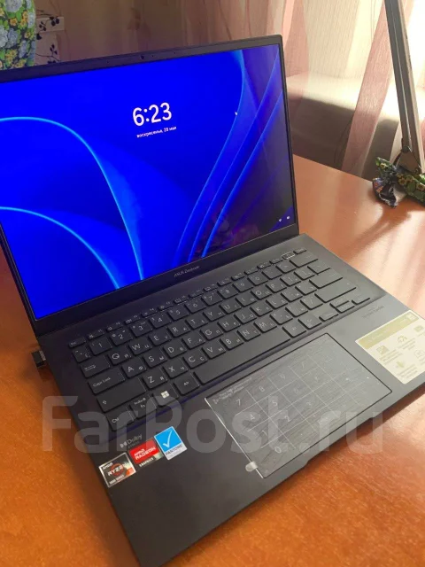 Asus ZenBook 14 UM3402YA. 14", 2,3����, ��� 8 ��, ���� 512���, WiFi: 1, Bluetooth: 1, ����������� �� 8��. ����