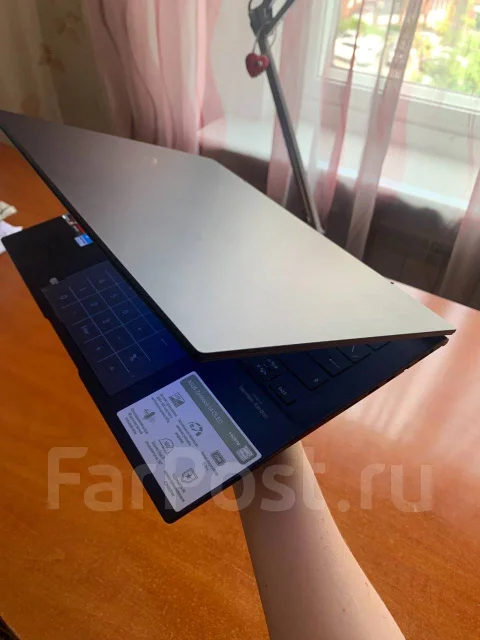 Asus ZenBook 14 UM3402YA. 14", 2,3����, ��� 8 ��, ���� 512���, WiFi: 1, Bluetooth: 1, ����������� �� 8��. ����