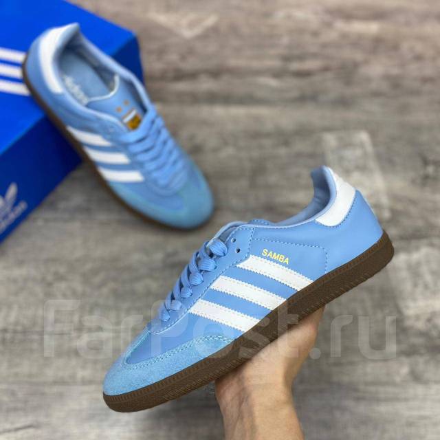 Light blue sales adidas samba