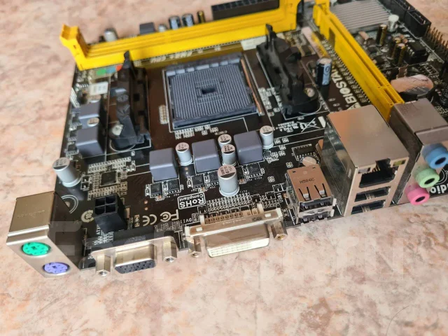 Socket FM2+ ����