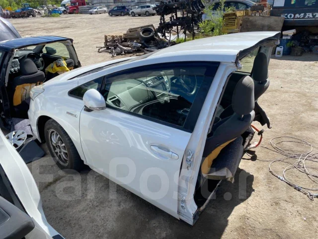 Toyota Prius a. ZVW41, 2ZRFXE ����