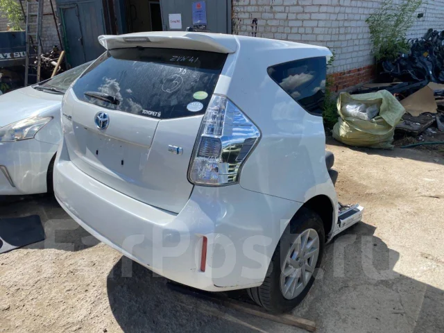 Toyota Prius a. ZVW41, 2ZRFXE ����