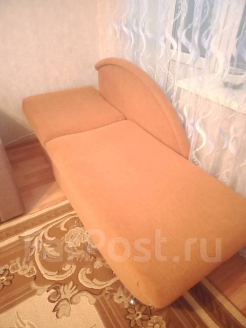 Диван малогабаритный, б/у, в наличии. Цена: 6 000₽ во Владивостоке