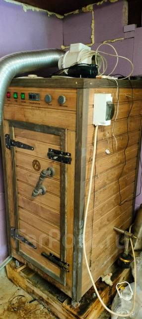 Коптильня, б/у, в наличии. Цена: 50 000₽ во Владивостоке