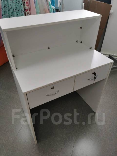 Ресепшн, б/у, в наличии. Цена: 8 000₽ во Владивостоке