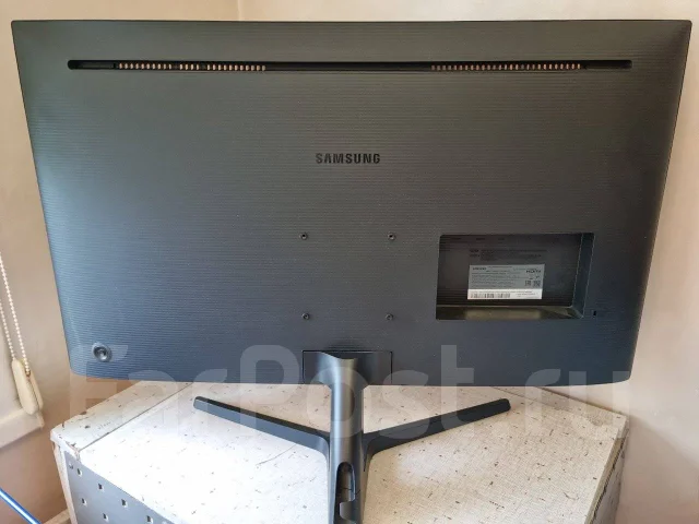 Samsung. 31.5", ���������� �� (LCD, LED, QLED) ����