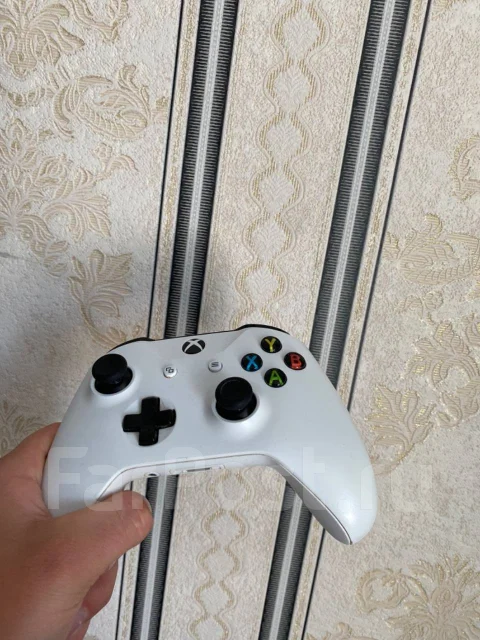 Microsoft Xbox One X ����