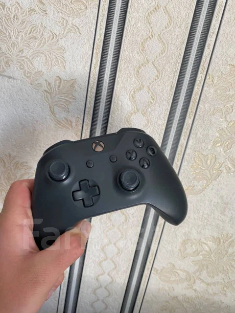Microsoft Xbox One X ����