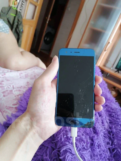 Honor 9. �/�, 64 ��, �����, 3G, 4G LTE, Dual-SIM, NFC ����