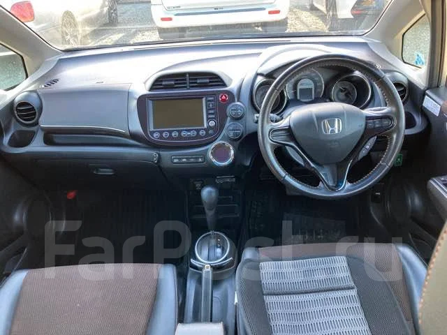 Honda Fit Shuttle. GP2, LDA ����