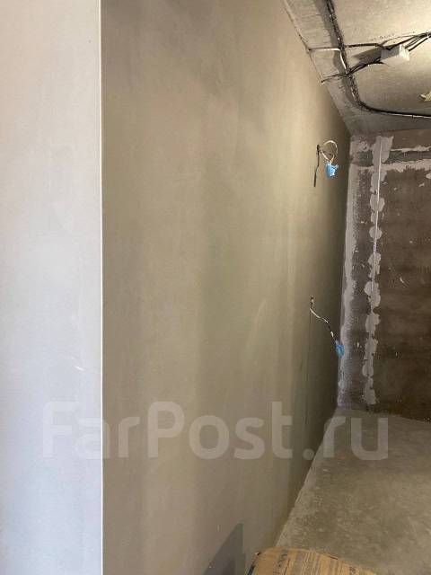 Полусухая стяжка пола. Механизированная штукатурка стен. Демонтаж во ...