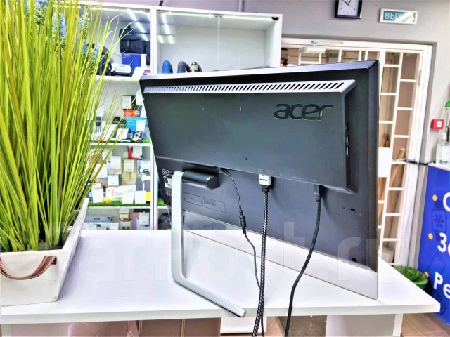 Acer. 23" ����