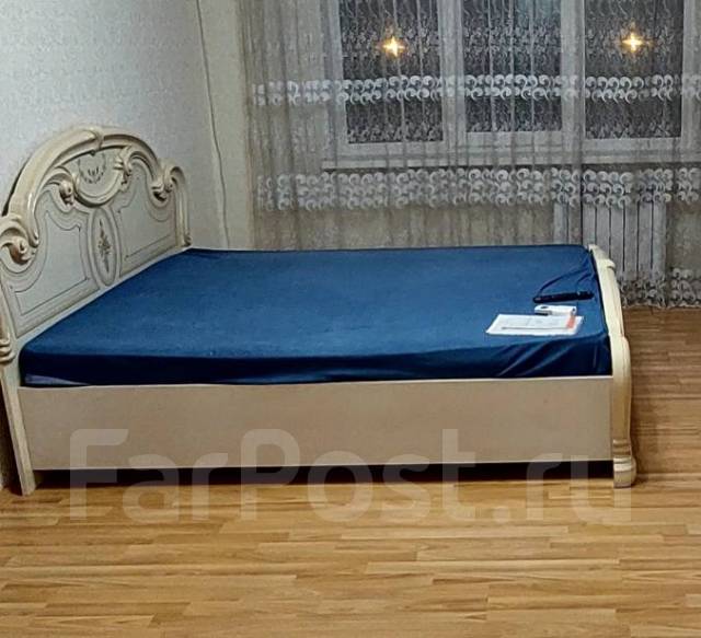 Двух спальная кровать, б/у, в наличии. Цена: 8 000₽ во Владивостоке