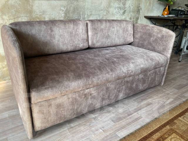 «Бабушкин вариант»: воскресить старый диван или купить новый?