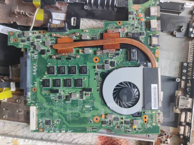 Asus Eee PC 1225B. 12", 1,6����, ��� 4 ��, ���� 1 500���, WiFi: 1, Bluetooth: 1, ����������� �� 100��. ����