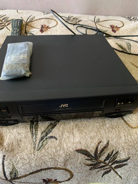 Продам видеомагнитофон JVC-HR J217 MS, б/у, в наличии. Цена: 2 500₽ во ...