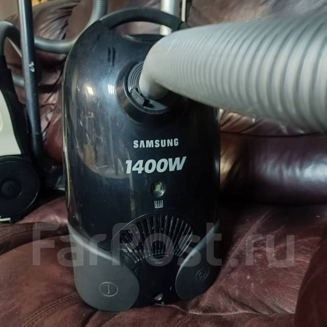 Пылесос безмешковой Samsung, б/у, в наличии. Цена: 1 500₽ во Владивостоке