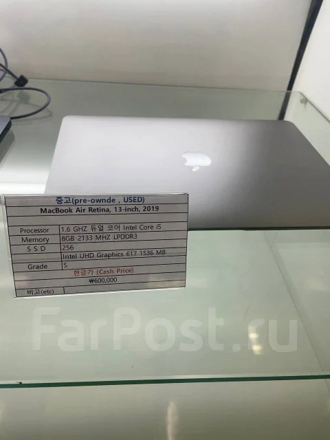 Apple MacBook. 13", 1,6����, ��� 512 ��, ���� 8���, WiFi: 1, Bluetooth: 1, ����������� �� 900��. ��� ����� �� ������������ ����