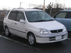 Toyota Raum ����
