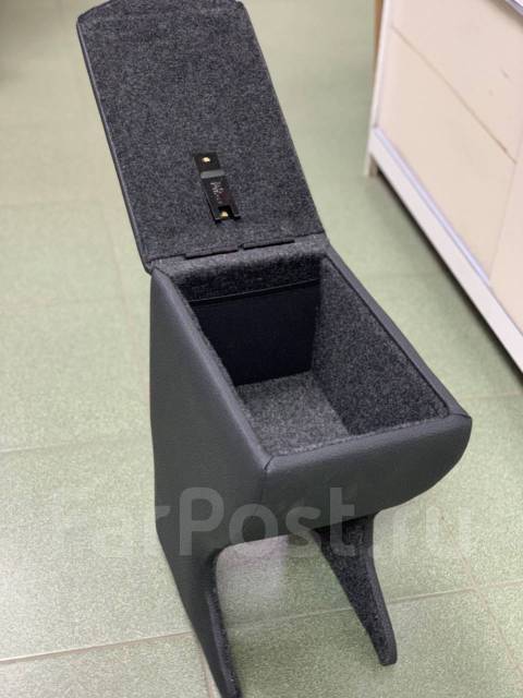 Подлокотник Nissan NV200 2009+ купить во Владивостоке по цене: 2 800 ...