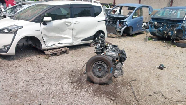 Toyota Sienta. NHP170, 1NZFXE ����
